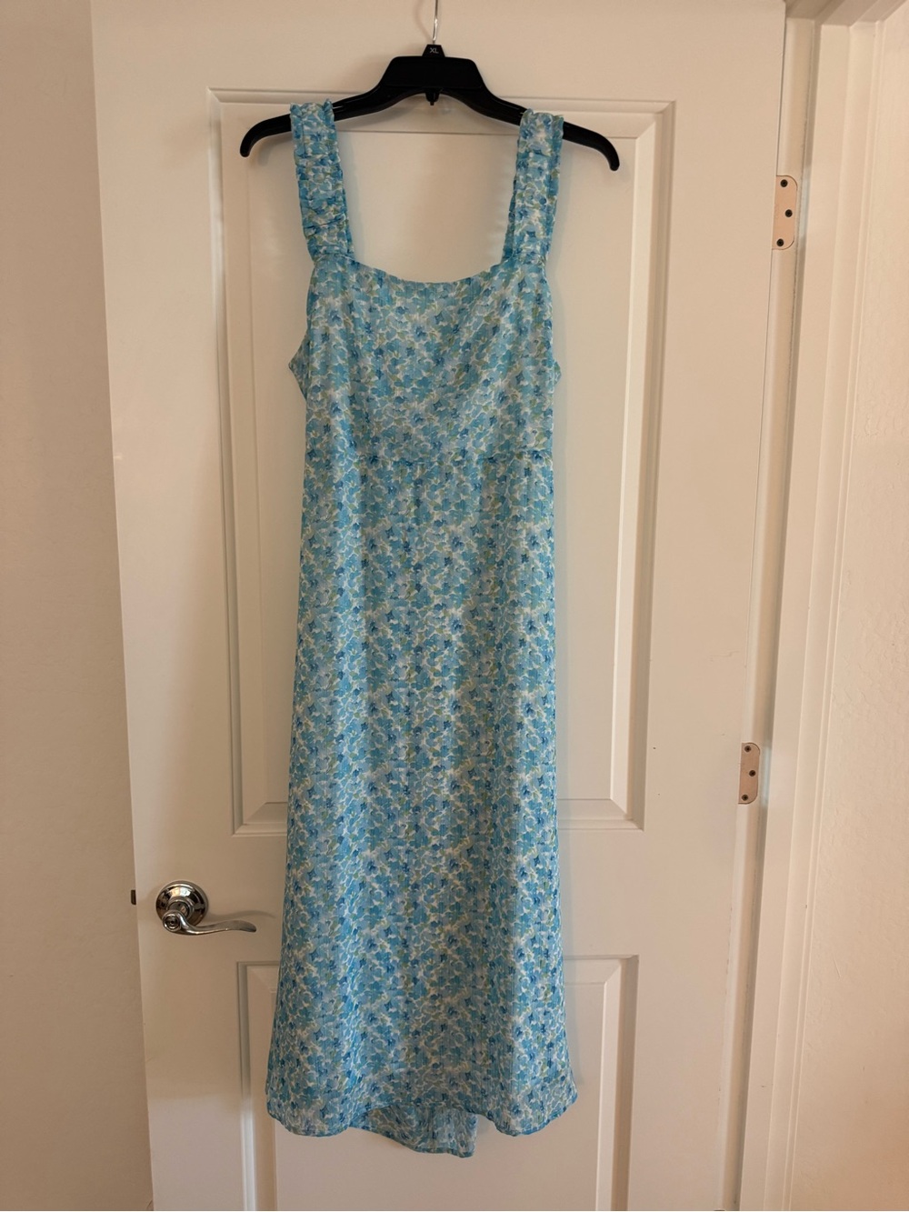 Sadie and Sage Open Back Blue Floral midi dress
